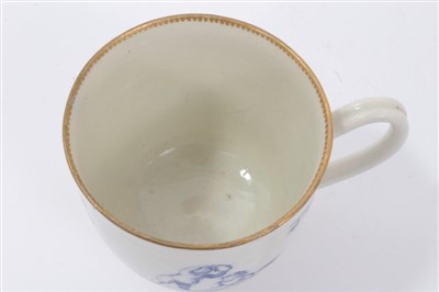 Lot 123 - 18th century Worcester blue and white cup decorated with putti