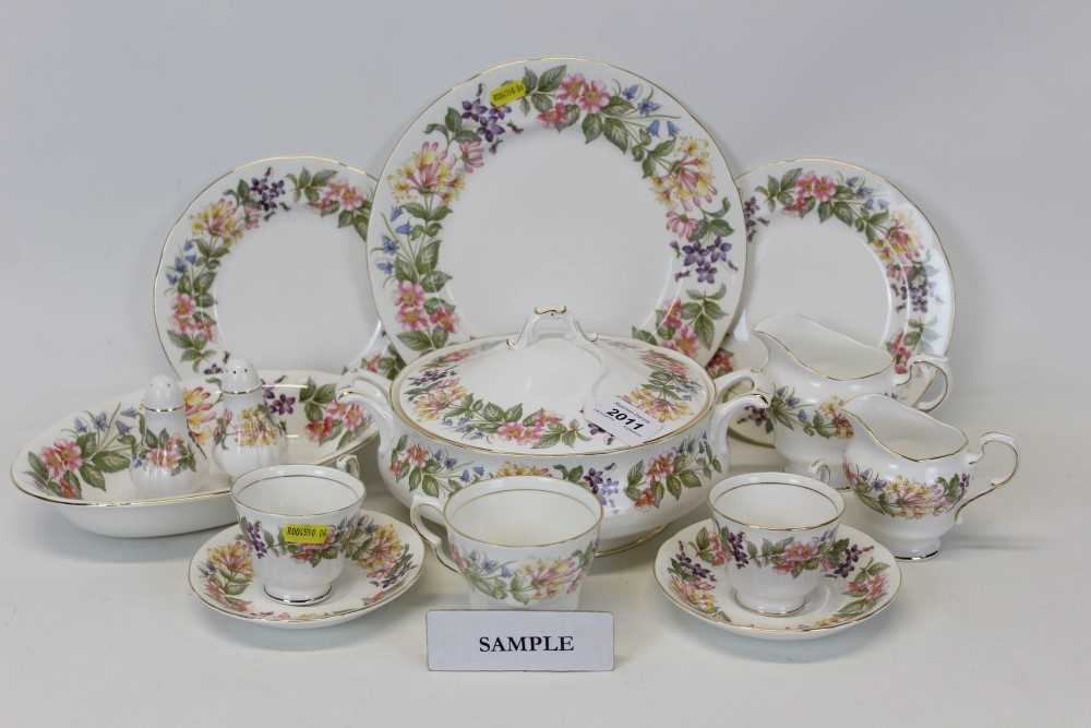 Lot 2011 - Paragon Country Rose pattern tea, coffee and dinner service - 130 pieces