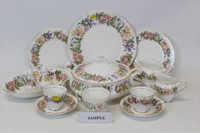 Lot 2011 - Paragon Country Rose pattern tea, coffee and dinner service - 130 pieces