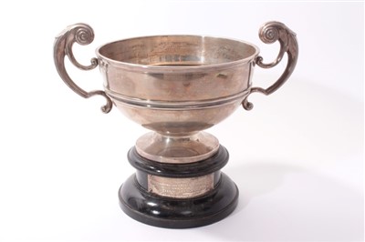 Lot 273 - 1920s silver two handled rose bowl by Walker & Hall, on ebonised plinth