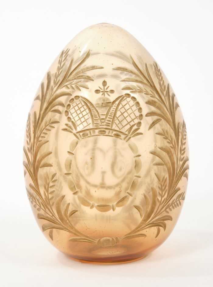 Lot 22 - Russian glass egg