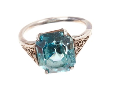 Lot 512 - Blue zircon ring