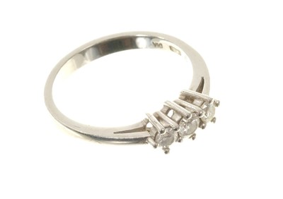 Lot 566 - Platinum diamond three stone ring