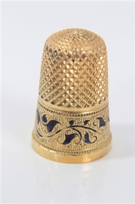 Lot 871 - 19th century gold and niello thimble, 2.2cm high