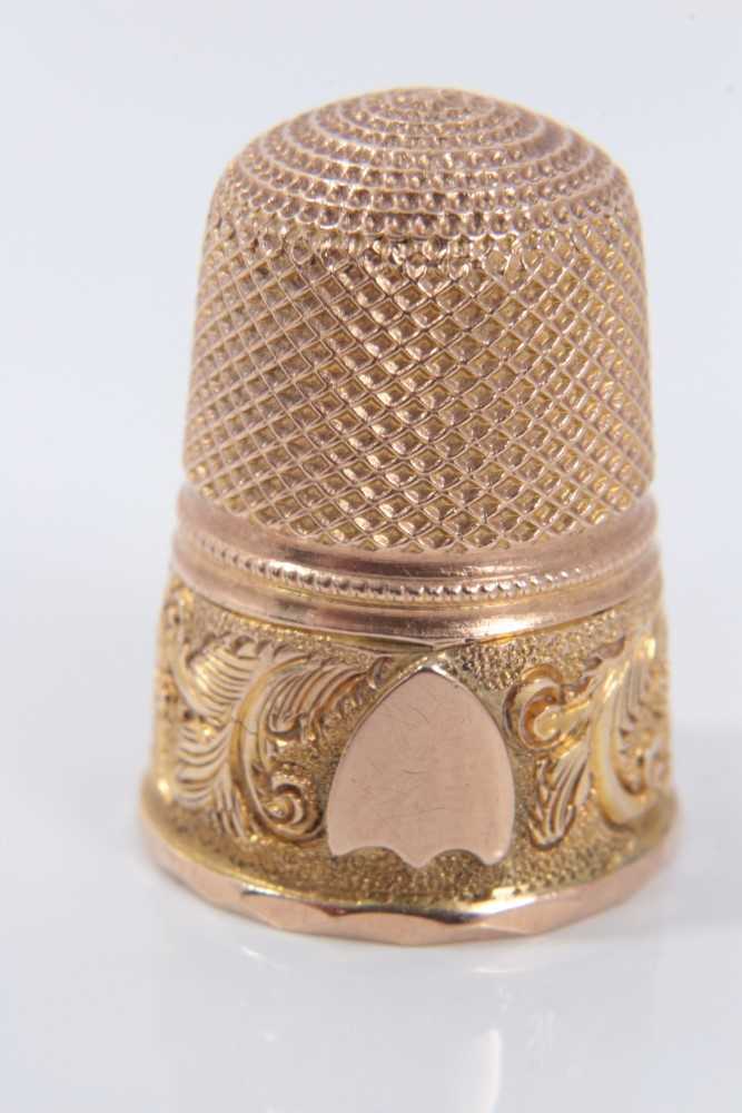 Lot 872 - 19th century gold thimble, with vacant shield shape crest and scroll ornament