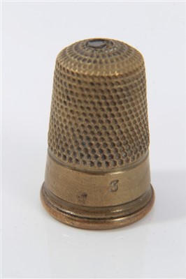 Lot 875 - Rare 19th century brass novelty Stanhope thimble, with inset stanhope to the end displaying ‘The Forth Bridge’