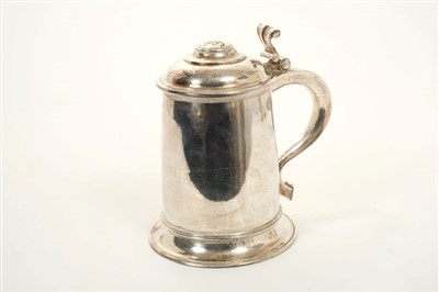 Lot 266 - Georgian style lidded tankard, M & M Co. London 1923