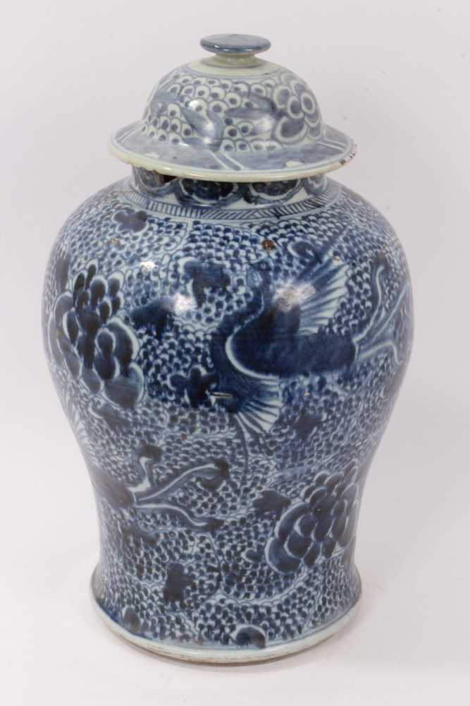 Lot 164 - 18th / 19th century Chinese blue and white baluster vase