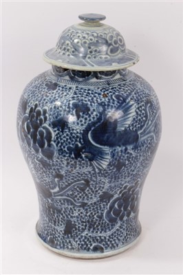 Lot 164 - 18th / 19th century Chinese blue and white baluster vase
