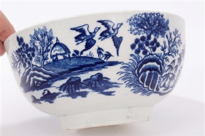 Lot 74 - 18th century Worcester blue and white teapot printed with The Fence pattern