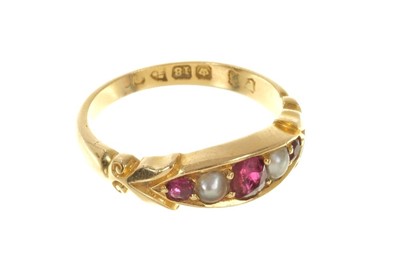 Lot 520 - Late Victorian 18ct gold garnet and pearl ring