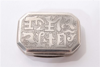 Lot 278 - George III silver vinaigrette of rectangular form