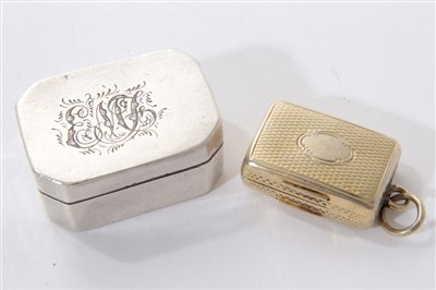 Lot 280 - George III silver vinaigrette of rectangular form, with canted corners, and hinged cover with engraved monogram, opening to reveal a silver gilt interior and hinged filigree grille. (Birmingham 180...