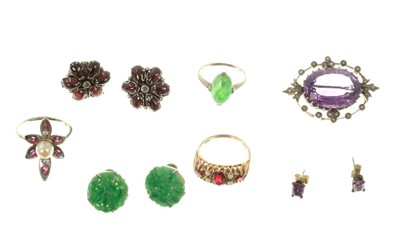 Lot 514 - Group of jewellery to include an amethyst brooch, pair of cabochon garnet and diamond earrings, pair of Chinese carved green jade earrings, jade/green hardstone ring, 9ct gold garnet and seed pearl...