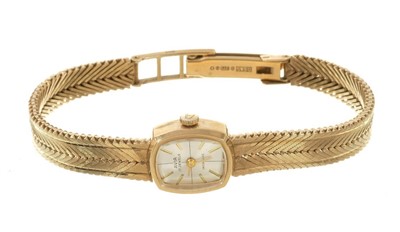 Lot 617 - Lady’s Avia 9ct gold wristwatch