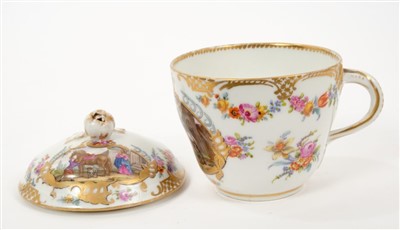 Lot 125 - Early 19th century Meissen porcelain cup and cover