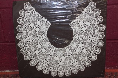 Lot 3065 - Antique lace