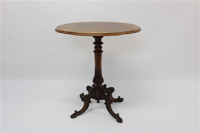 Lot 1411 - Victorian walnut oval wine table