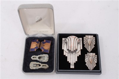 Lot 274 - Antiques Road Trip lot: Suite of Art Deco clips and ensuite brooch