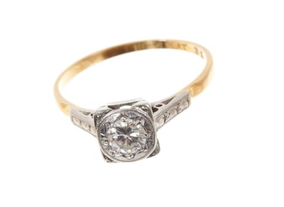 Lot 660 - Art Deco diamond single stone ring with square platinum setting