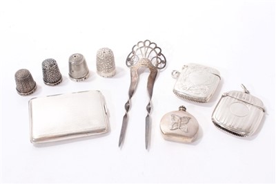 Lot 407 - Silver and white metal items including Vesta and match cases, thimbles and sundries