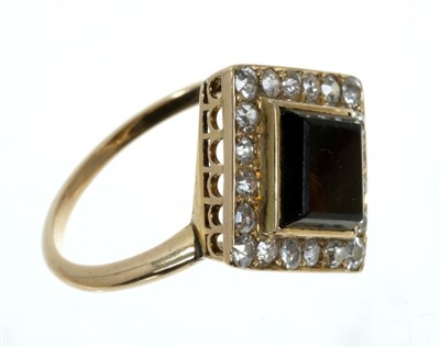 Lot 727 - Diamond cluster ring