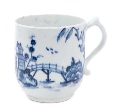Lot 297 - 18th century Lowestoft porcelain 'Bridge' pattern cup