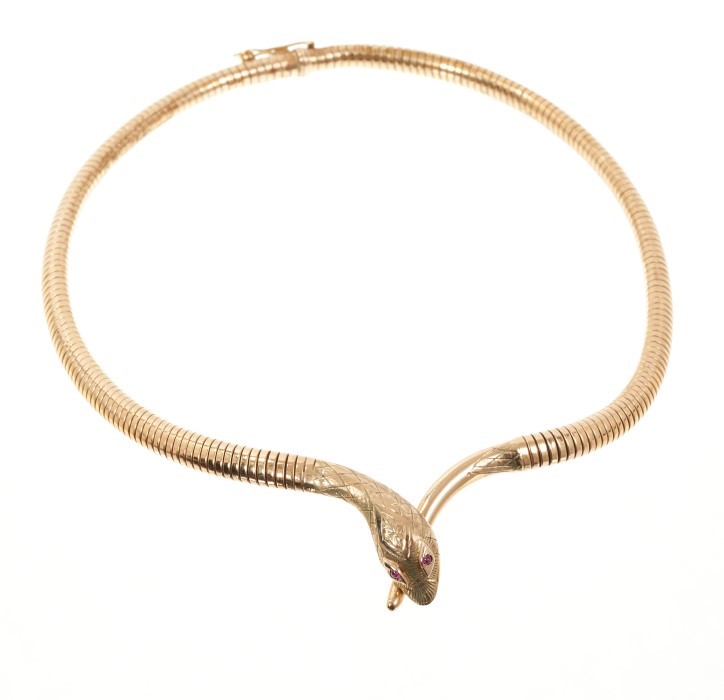 Lot 693 - 9ct gold snake necklace