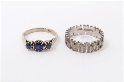 Lot 3275 - White gold 18ct sapphire three stone ring and white gold 18ct textured band ring (2)