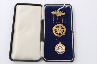 Lot 3221 - Gold 9ct paste set Masonic medal