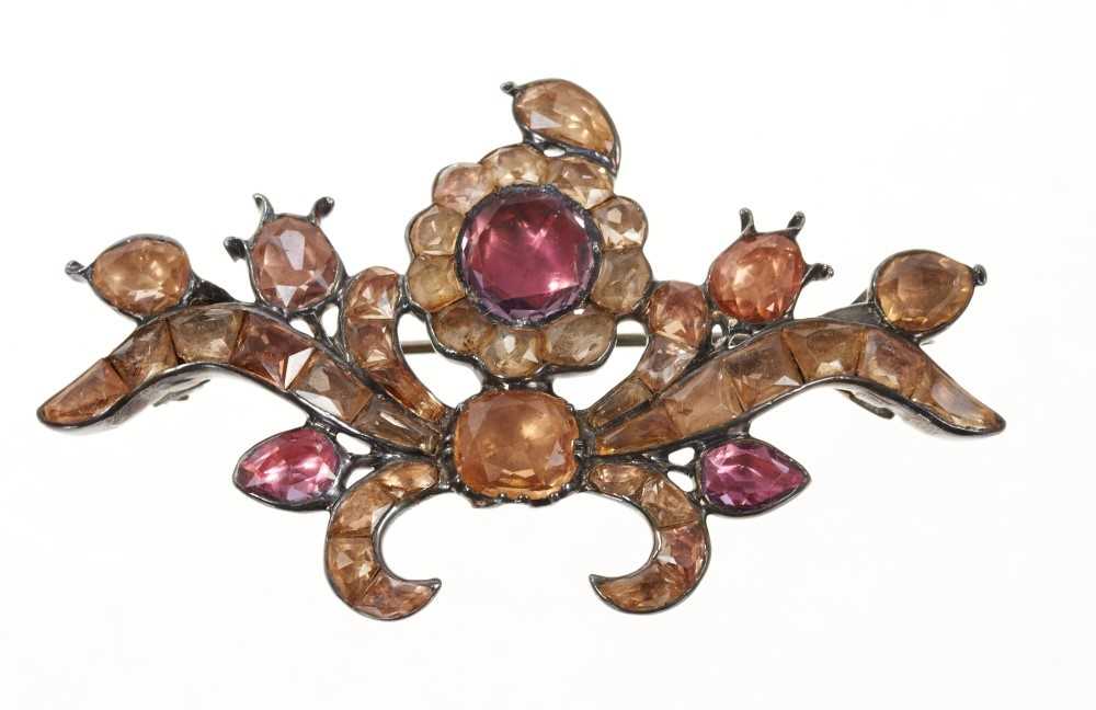 Lot 646 - Georgian brooch