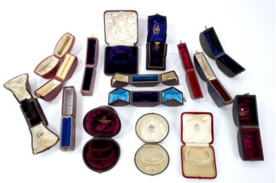 Lot 781 - Collection of mostly 19th century leather covered jewellery cases