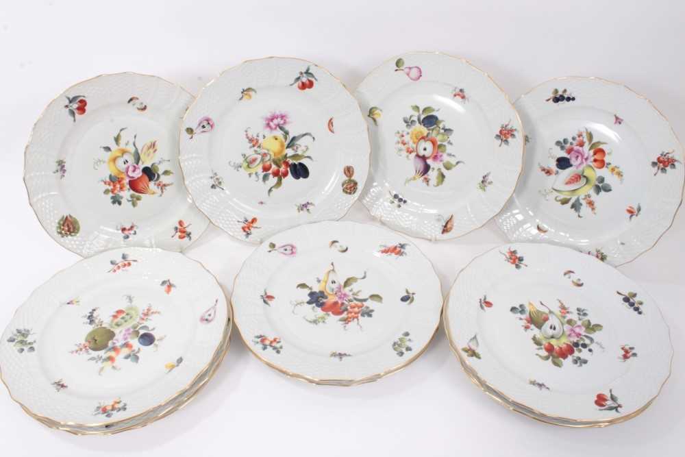 Lot 337 - A good set of twelve Herend porcelain dinner plates