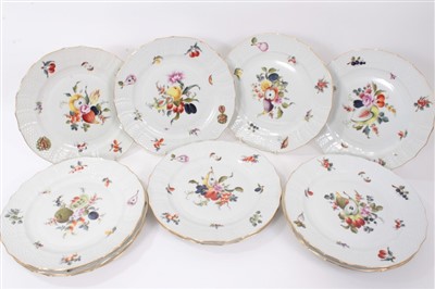 Lot 337 - A good set of twelve Herend porcelain dinner plates