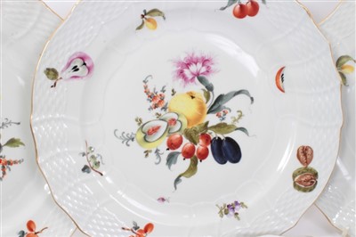 Lot 337 - A good set of twelve Herend porcelain dinner plates