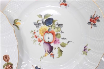 Lot 337 - A good set of twelve Herend porcelain dinner plates