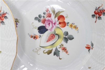Lot 337 - A good set of twelve Herend porcelain dinner plates