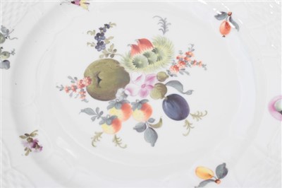 Lot 337 - A good set of twelve Herend porcelain dinner plates