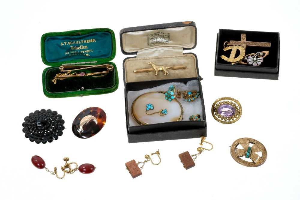 Lot 603 - Group antique gold jewellery, bar brooches, earrings etc