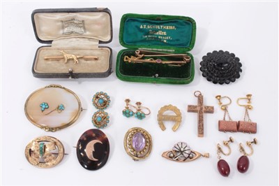 Lot 603 - Group antique gold jewellery, bar brooches, earrings etc