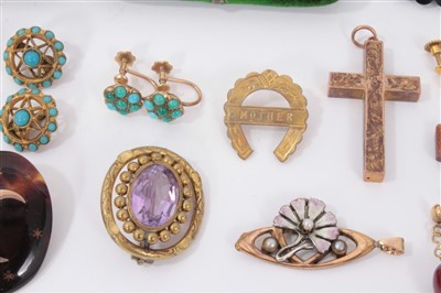 Lot 603 - Group antique gold jewellery, bar brooches, earrings etc