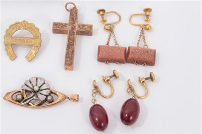 Lot 603 - Group antique gold jewellery, bar brooches, earrings etc