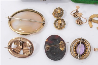 Lot 603 - Group antique gold jewellery, bar brooches, earrings etc