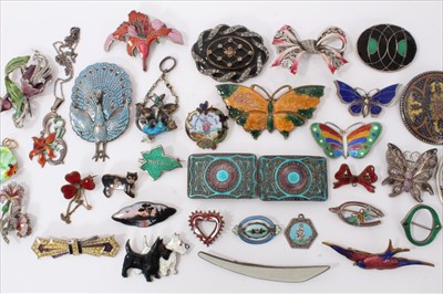 Lot 3233 - Group enamelled jewellery