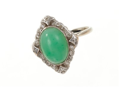 Lot 712 - 1920s jade and diamond cluster ring