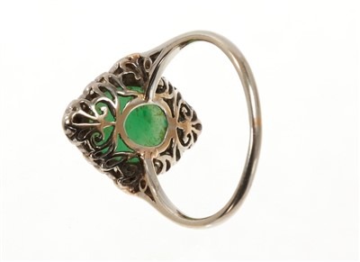 Lot 712 - 1920s jade and diamond cluster ring