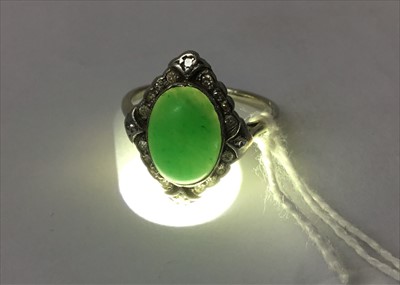 Lot 712 - 1920s jade and diamond cluster ring