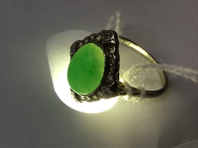 Lot 712 - 1920s jade and diamond cluster ring