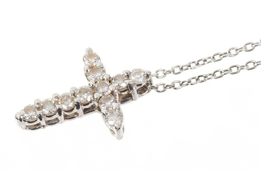 Lot 628 - Diamond cross pendant on platinum chain