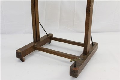 Lot 1676 - Good quality late 19th / early 20th century artists easel, with winding mechanism